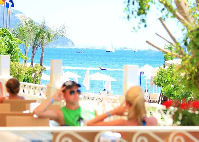 ホテル Hawaii マルマリス