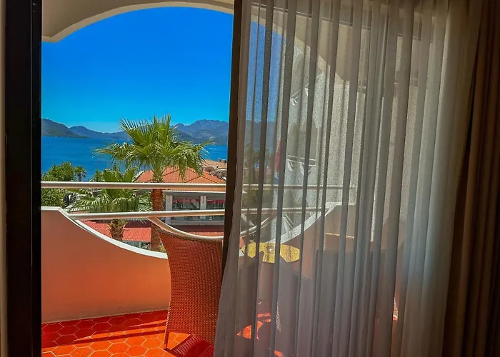 ホテル Hawaii マルマリス